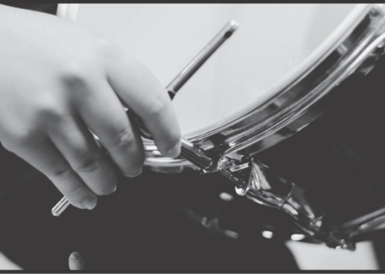 The dissenting pitches of a love drum