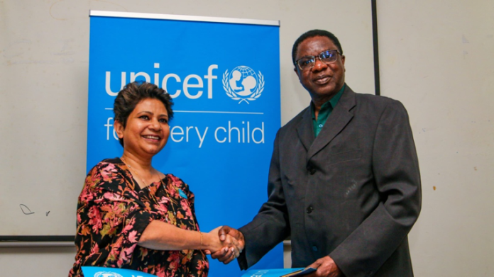 UNICEF Pose